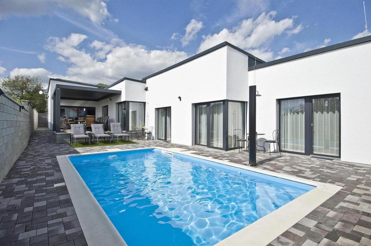 Lacov Dom Apartment *
